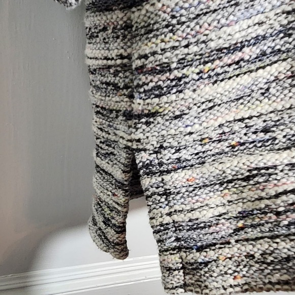 Ann Taylor
Loft
Tweed Blouse
Black And White
Classic
Workwear Women's Large - Picture 5 of 7